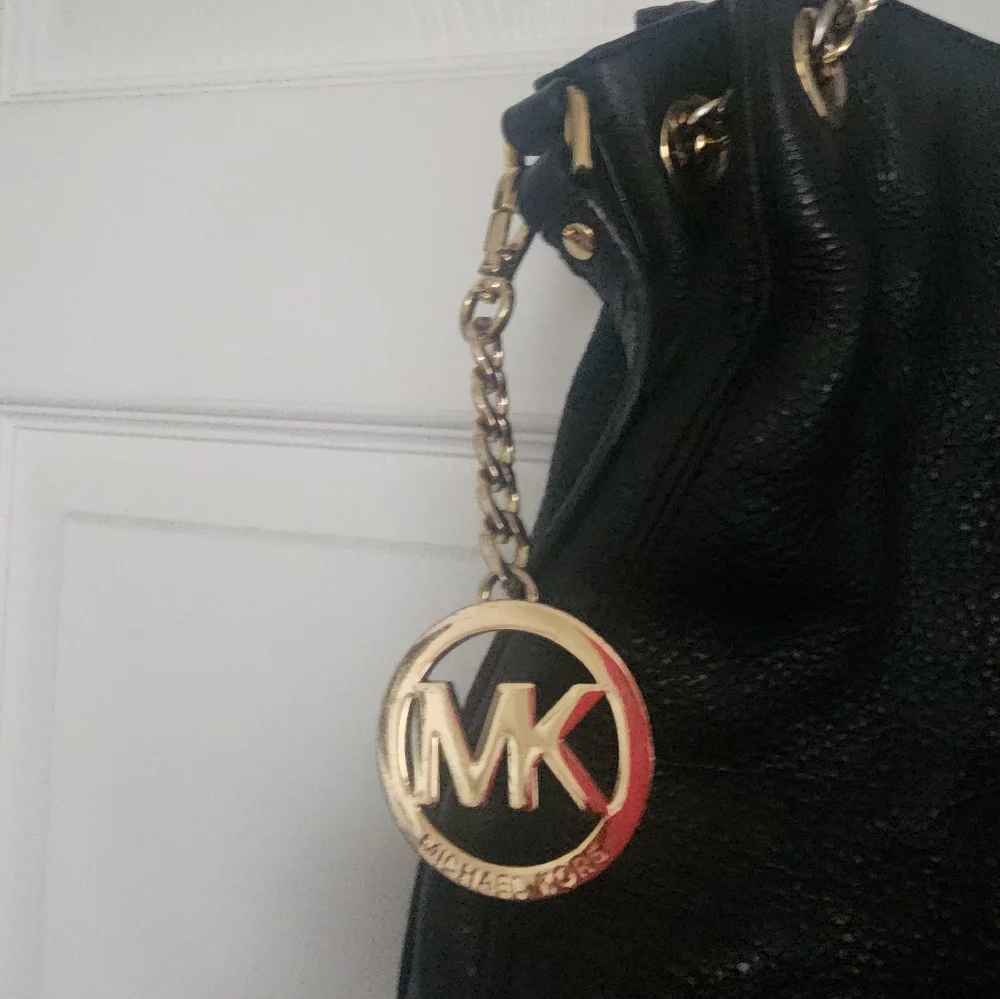 Michael Kors Black Leather Shoulder Bag - Picture 2 of 4